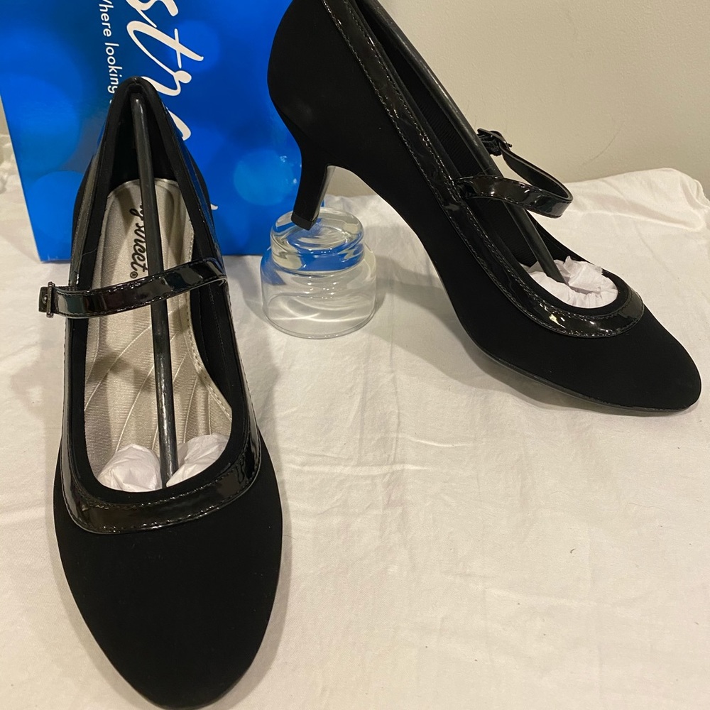 Easy street black Mary Jane 8 1/2 medium